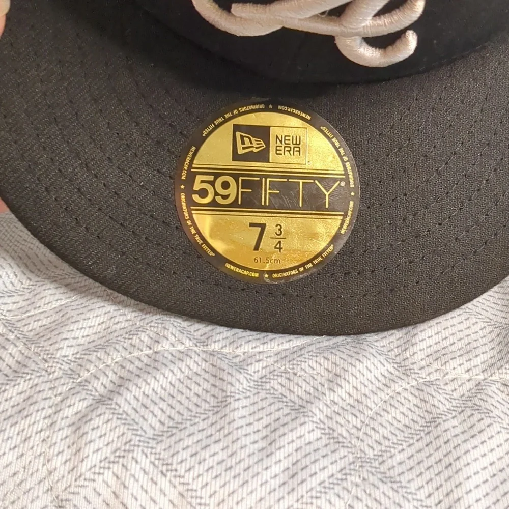 New Era Black Cap with White Embroidered Logo - Picture 11 of 16
